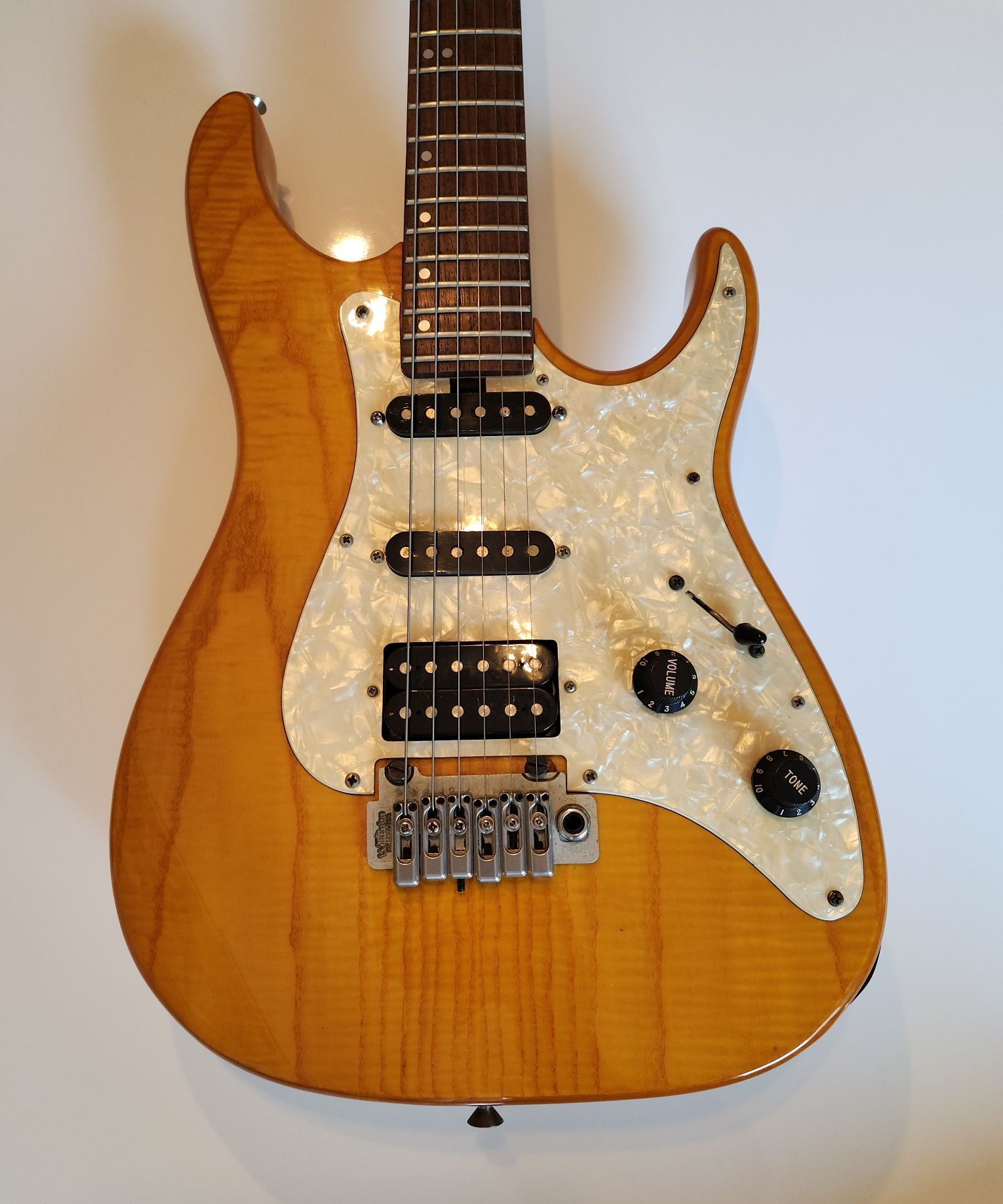 Guitarra Washburn Mercury II