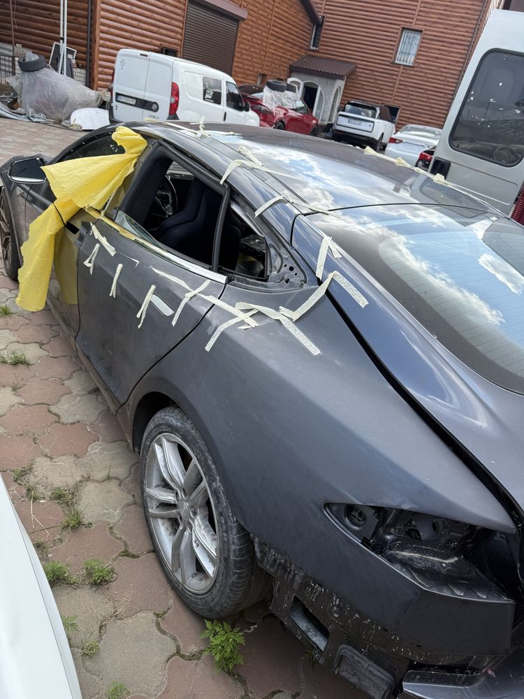 Tesla model S Performance (p85) | 2014 |