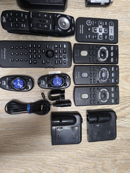 Авто аксессуары ,пульты, держатели,зарядные