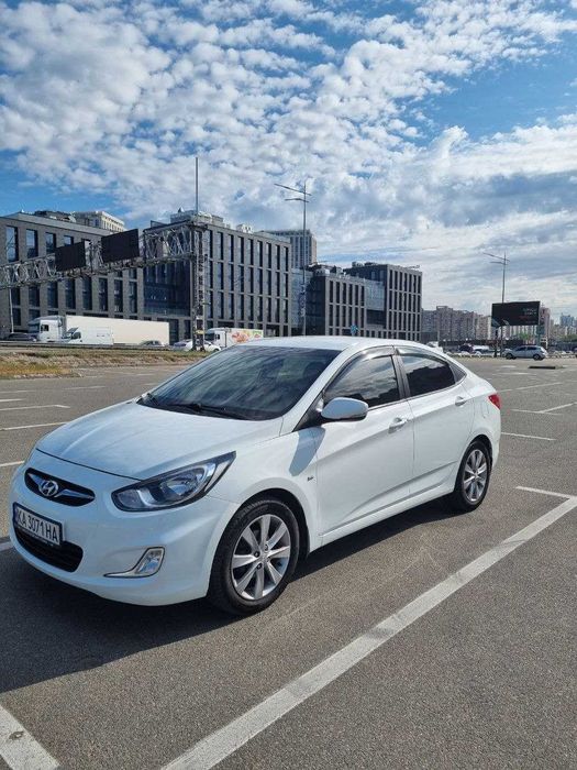 Hyundai Accent, 2012, 1.6 л. у максимальній комплектації Family