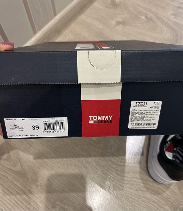 Кросівки білі шкіряні на платформі Tommy Hilfiger Jeans 39р.(на 38й)
