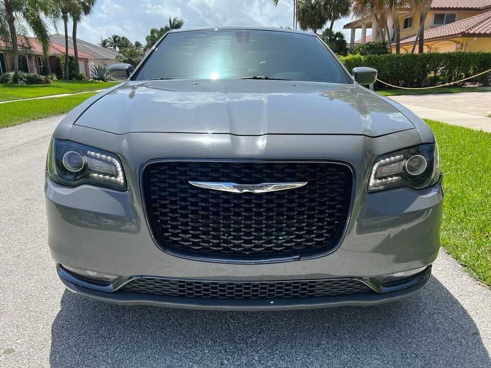 2019 Chrysler 300 Series S