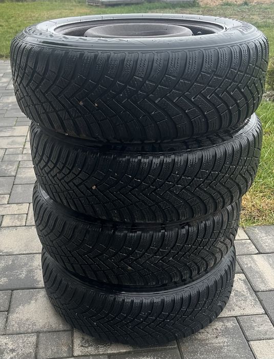 Zimowe opony z felgami – używane jeden sezon – gotowe do jazdy