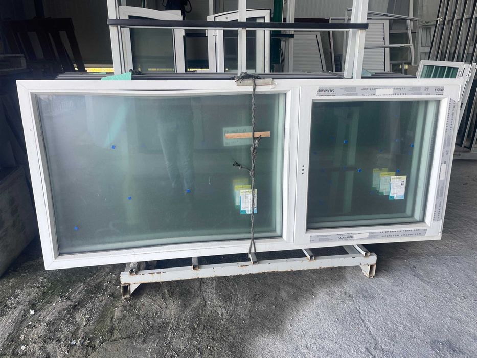 Janela PVC de abrir + Fixo Branco Interior e Preto Exterior