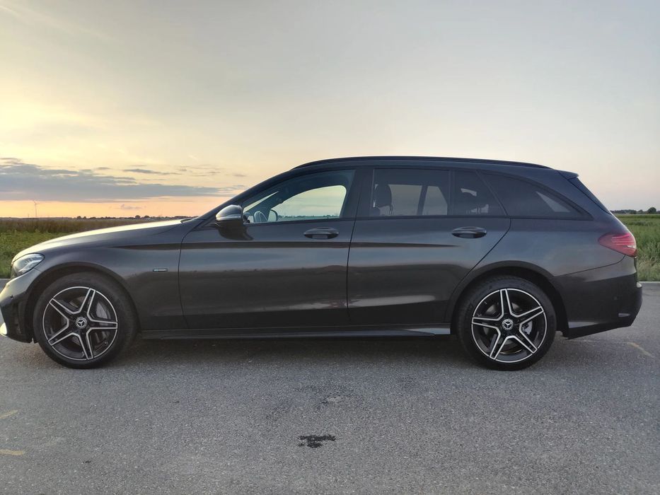 Mercedes-Benz Klasa C 320 KM, pakiet AMG, automat, czarne wnętrze, łopatki zmiany biegów,