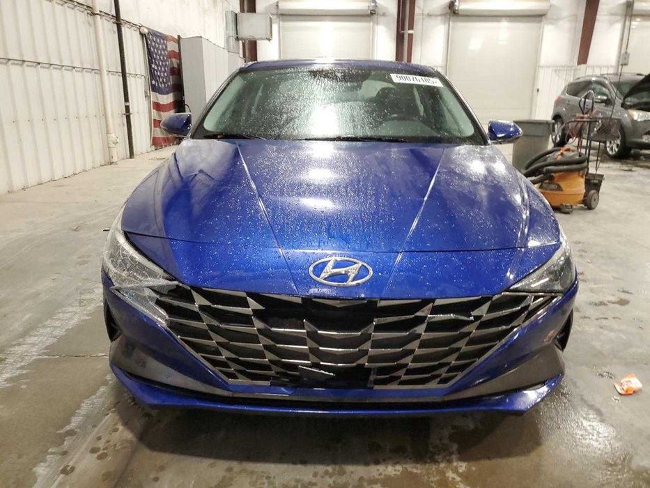 Hyundai Elantra Limited 2021 .