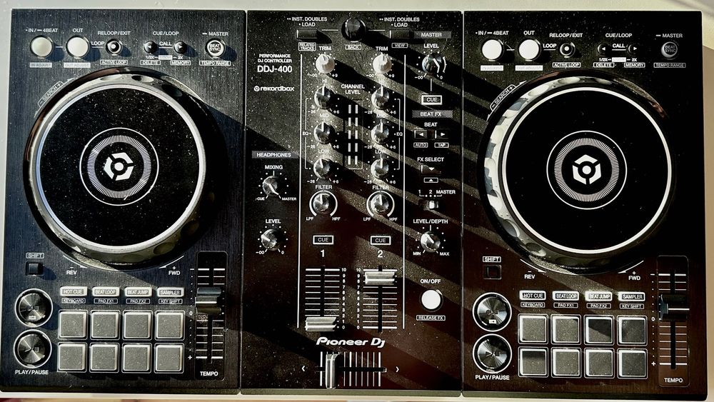 Mesa de DJ - DDJ 400 Pioneer