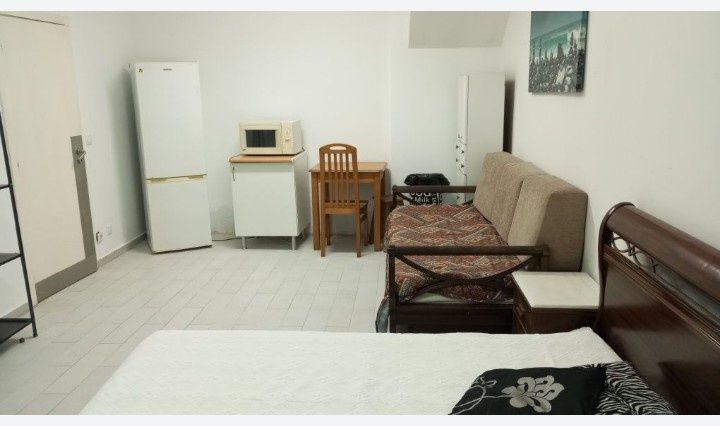 Quarto próximo a estação de comboios da Amadora