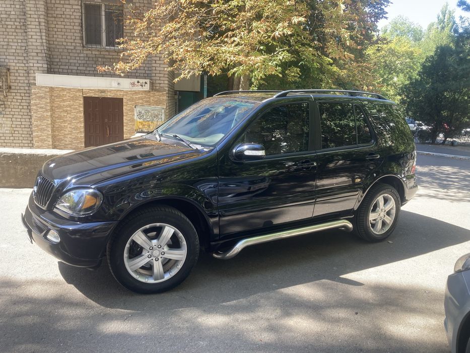 Мерсес ML в отличном состоянии. Полностью обслужен.