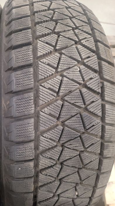 235 55 20 Bridgestone Blizzak DM-V2