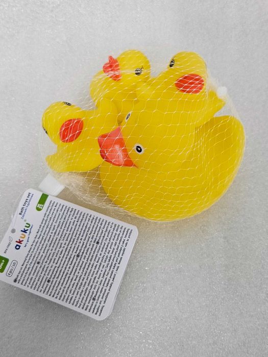Gumowa kaczka kaczuszka zabawka smoczek gryzak cumel Akuku 4szt nowe