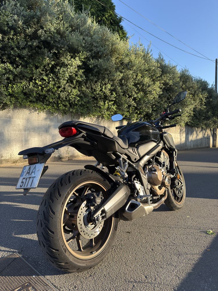 Honda CB 650 R 2020 com revisao completa