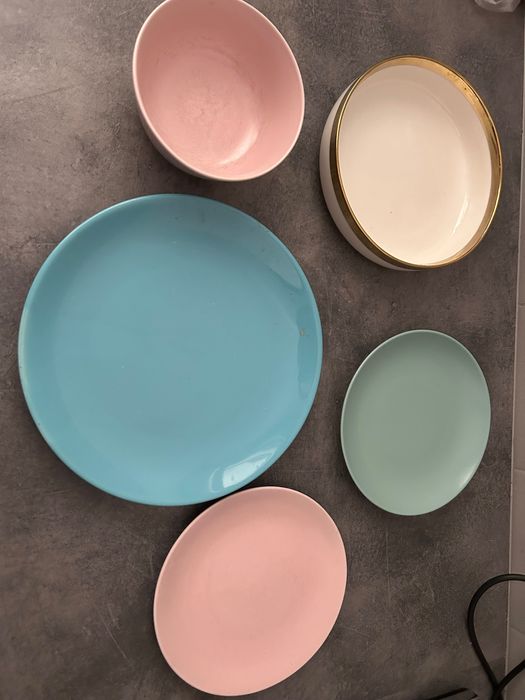 zestaw talerzy miseczki kolorowej Ikea polecam