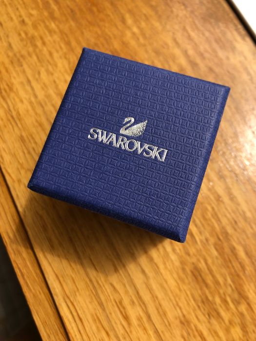 Vendo anel swarovski com pouco uso