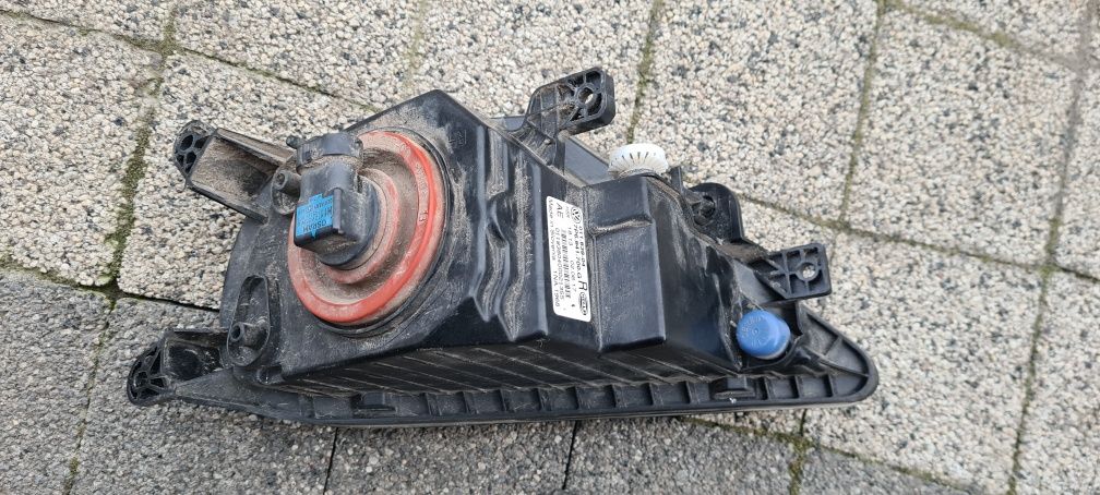 VW TOUAREG halogen LIFT  zderzaka prawy Przód 7P6 lampa przeciwmgie