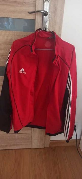 Czerwona bluza na suwak Adidas w rozmiarze L