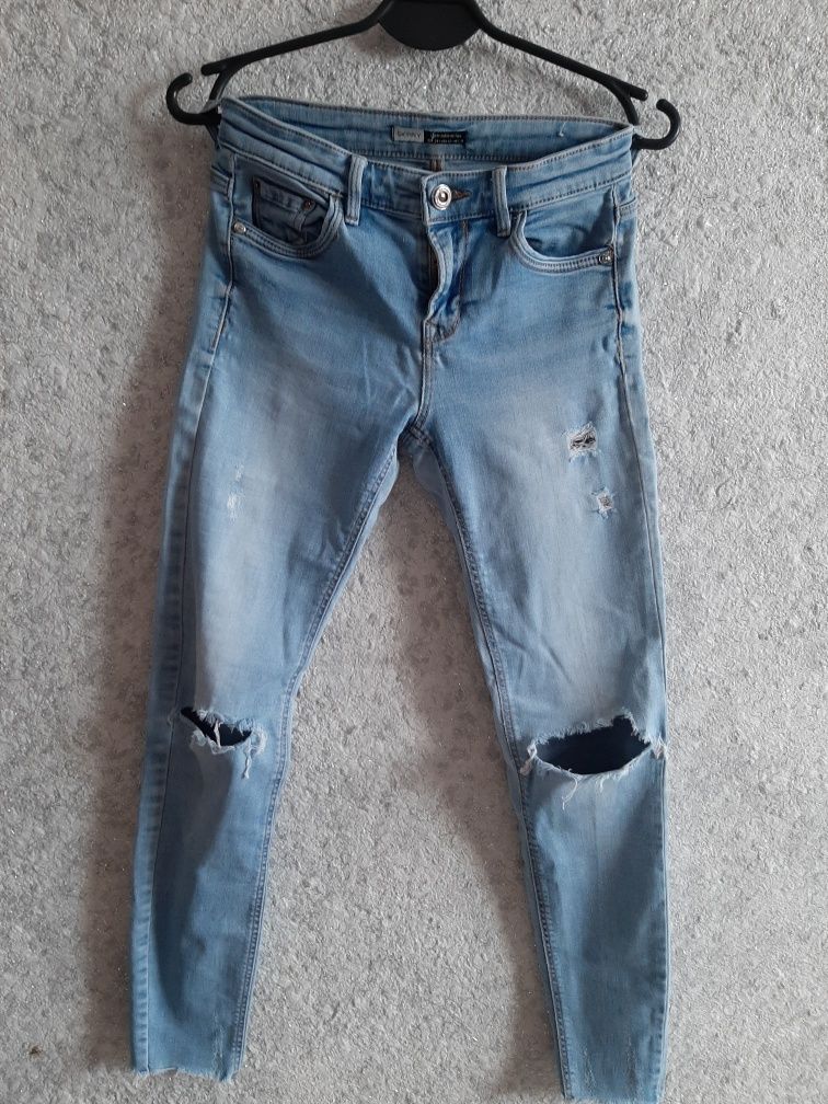 Spodnie jeansy Stradivarius 34