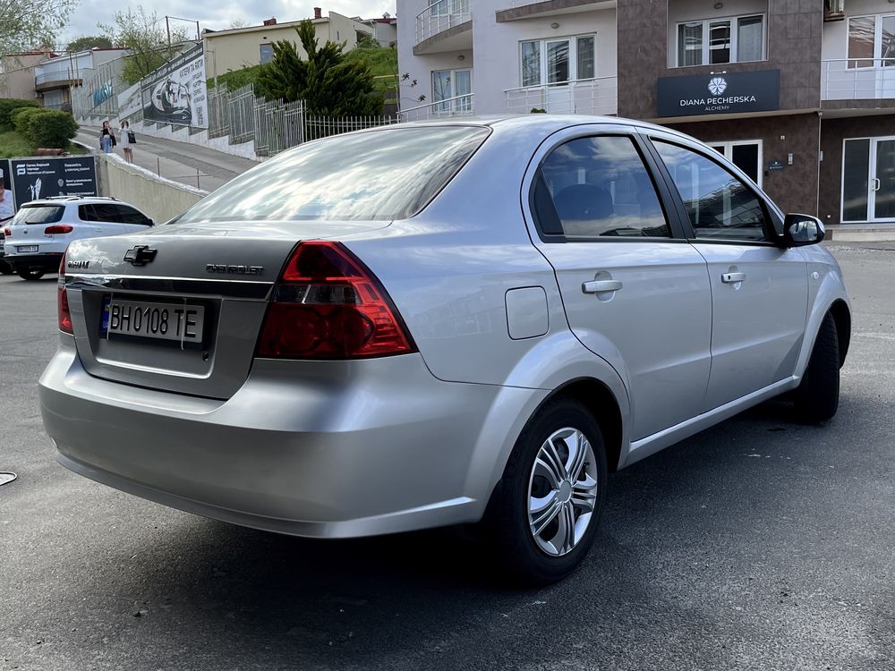 Продам свой Chevrolet aveo Т250 1.6 2008 года ( ТОРГ У КАПОТА )