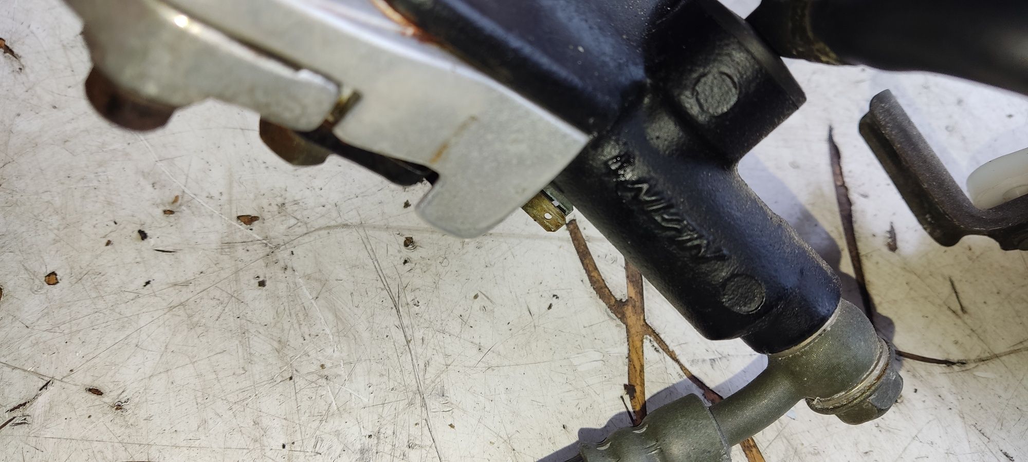 Suzuki GSX-R srad  pompa hamulcowa przewody zaciski