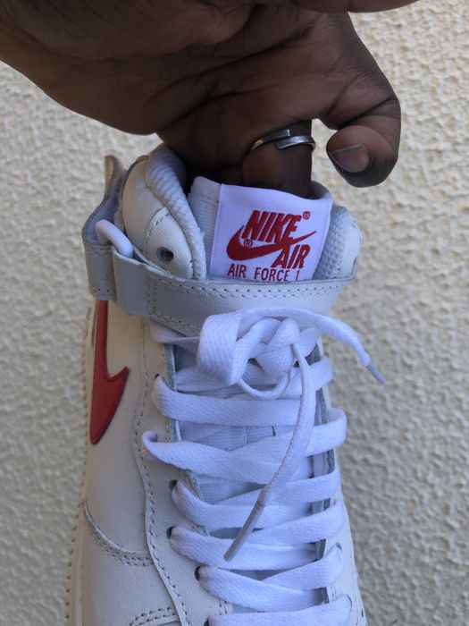 Tenis Nike Air Force 1,( n.41. Cor Branco e vermelho.Cano alto)