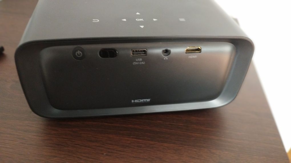 Zestaw Projektor Philips wraz z ekranem i stojakiem