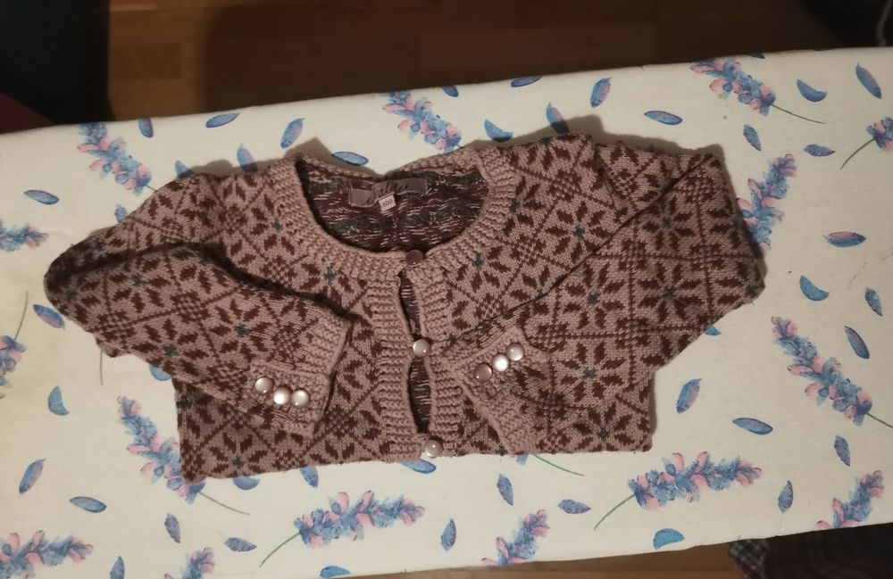 Śliczny sweterek bawełniany na guziki 3/4 lata
