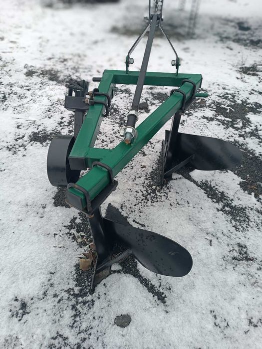 Продам плуг лемішний 2*20 тракторний.