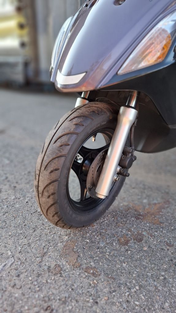 Продаж мопедів скутерів Suzuki Address 125S.