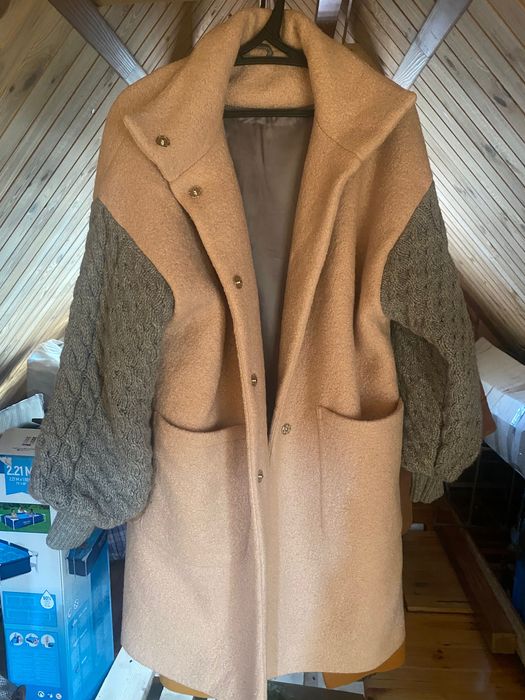 Пальто кашемирове з вʼязаними рукавами