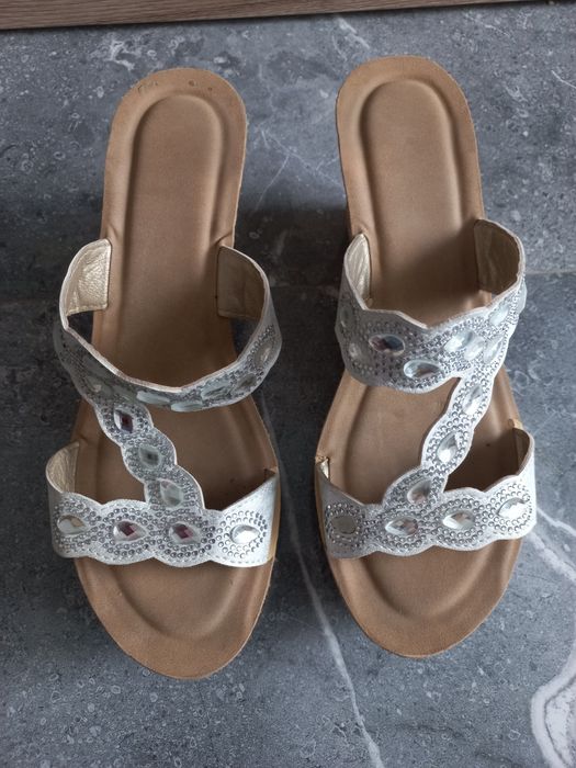 Klapki INBLU rozmiar 38 na platformie MAŁO UŻYWANE