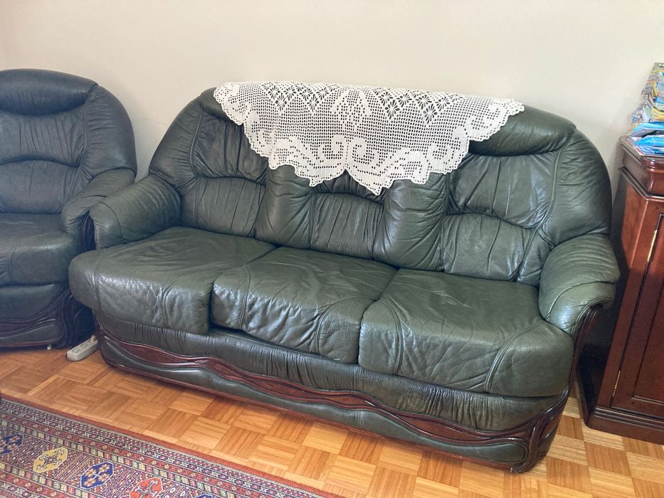 Conjunto de sofá-cama e cadeirões