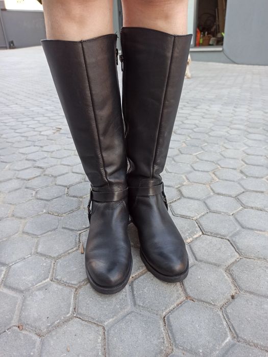 Botas pele pretas 37 e castanhas 38