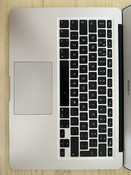 Macbook Air 2015 a funcionar (13”, disco 128 Gb e 4 Gb RAM)