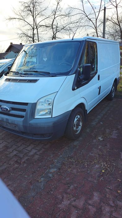 Wynajem Busa Ford Transit do Przeprowadzek i Transportu
