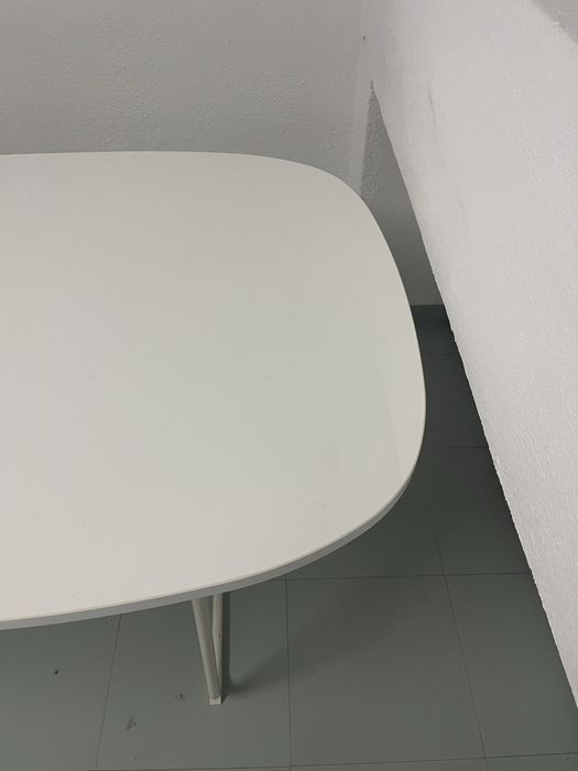 Mesa de sala/cozinha oval ikea