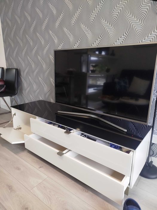 Biała szafka RTV Poole 165 cm / Stolik RTV/ BRW/ Biały połysk / Szkło