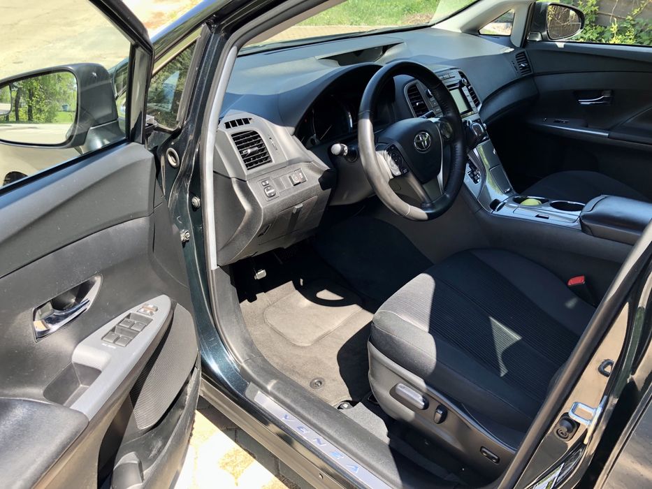 Venza 2.7 4*4 перший власник, два комлекти гуми.