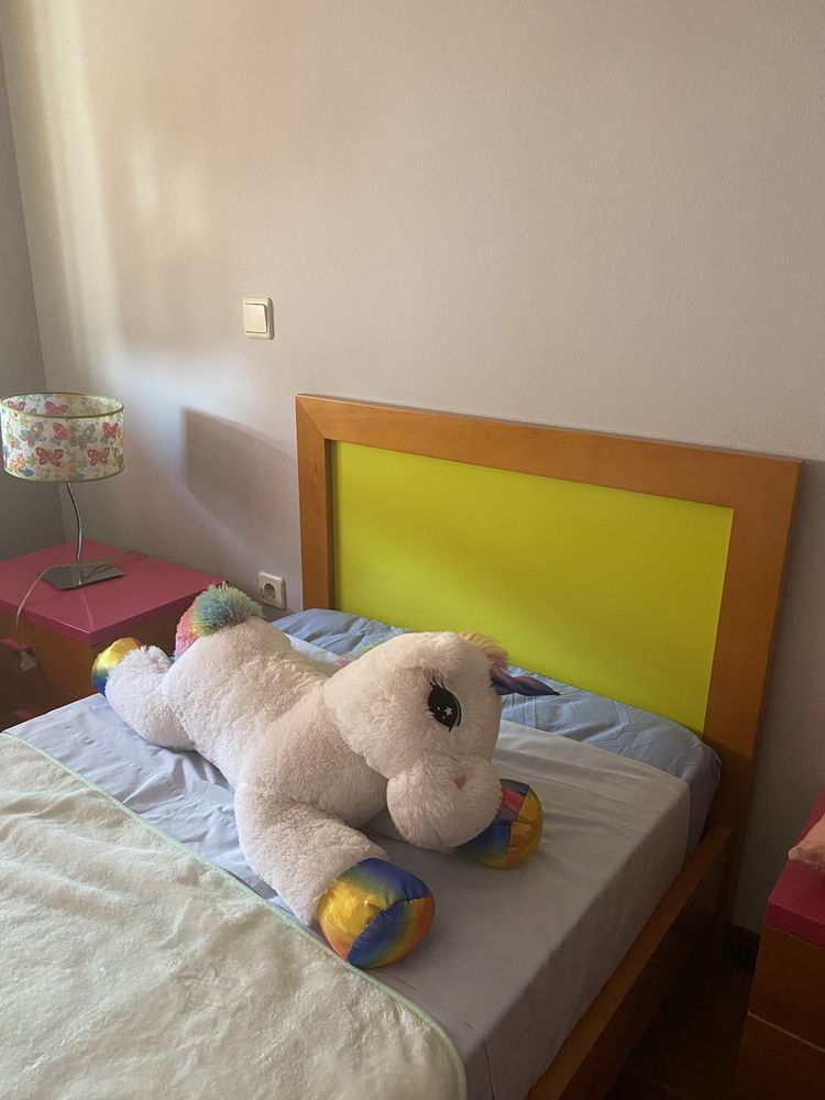 Vendo cama de solteiro + 2 mesinhas de cabeceira