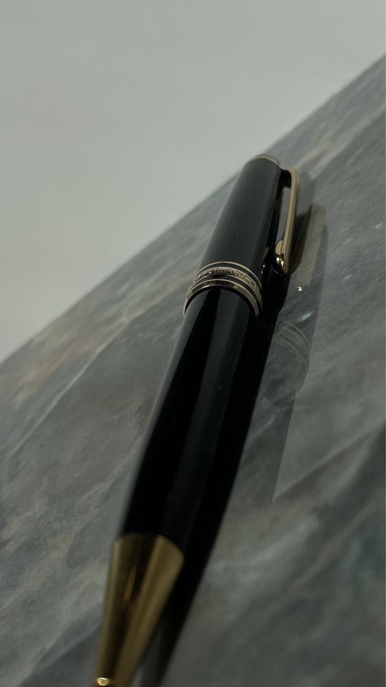 Шариковая ручка Montblanc Meisterstuck