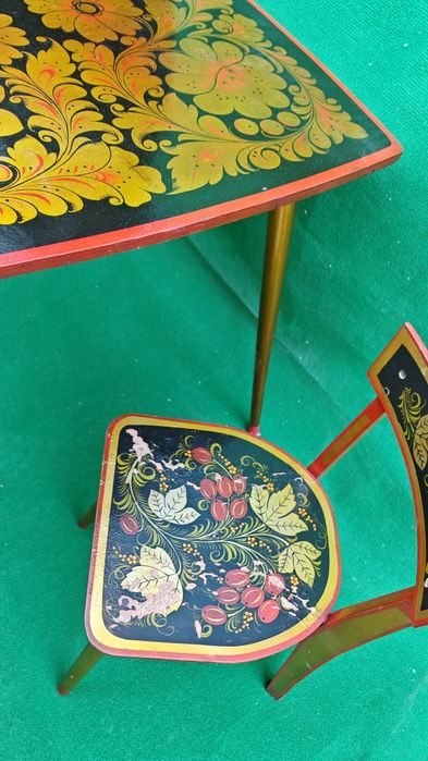 Stolik Khokhloma i krzesło  malowane PRL