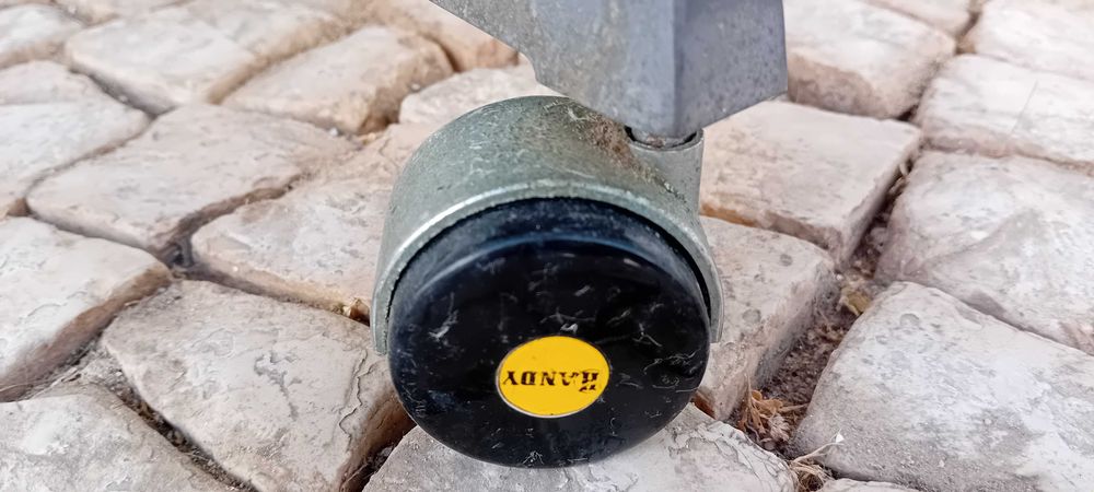 Cadeira Vintage de escritório rotativa da marca Handy