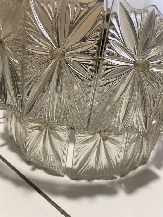 Продам хрустальные люстры.