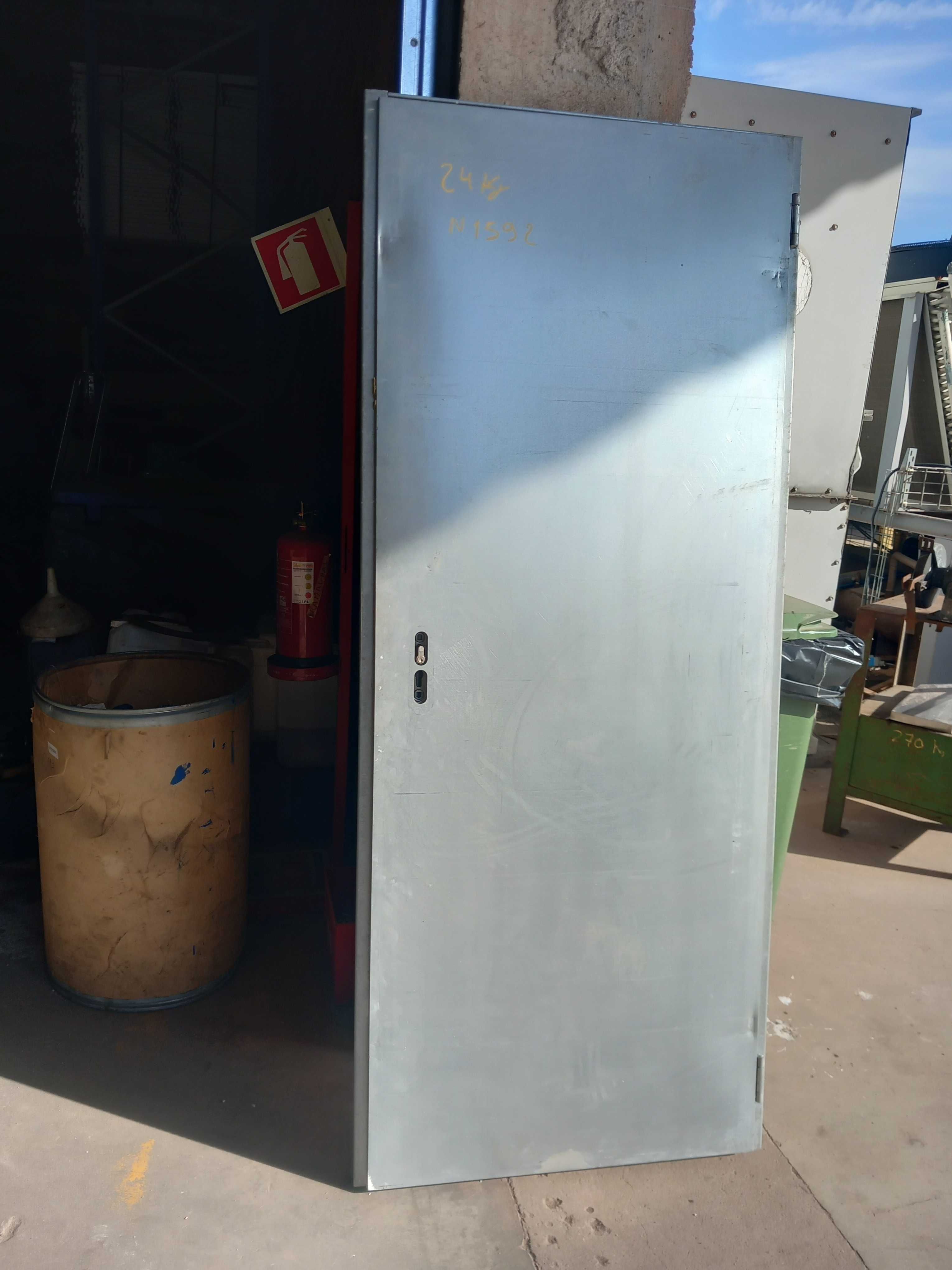 Porta metálica #1592