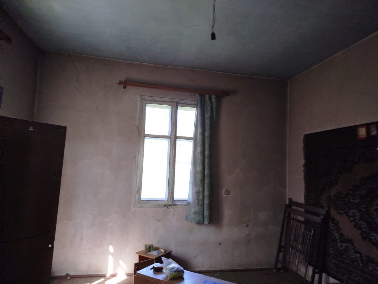 Будинок, земля, природа, близько до міста