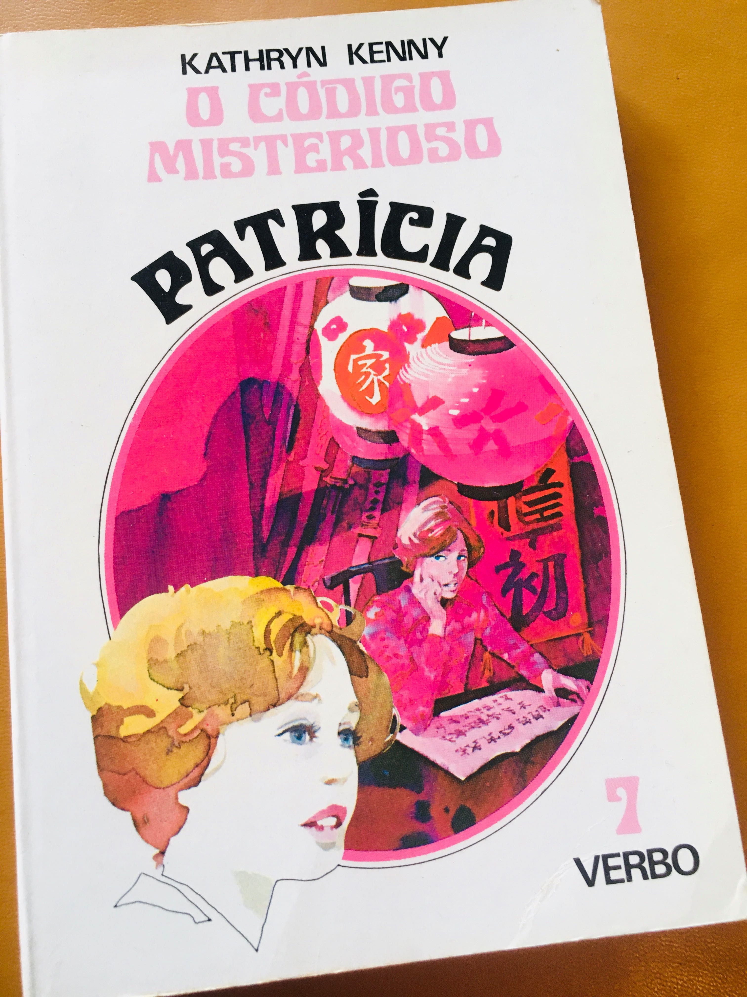 Livro da coleção Patrícia, número sete, o código misterioso