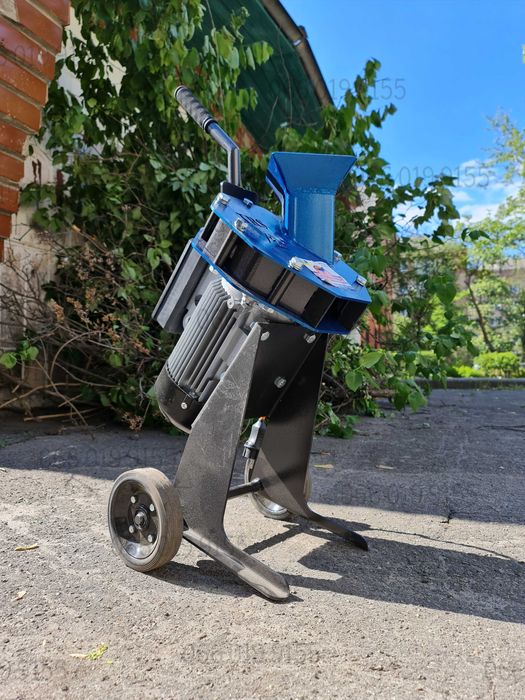 Подрібнювач гілок до 5 см гілка, однофазний щепоріз TRS, 2.2 кВт