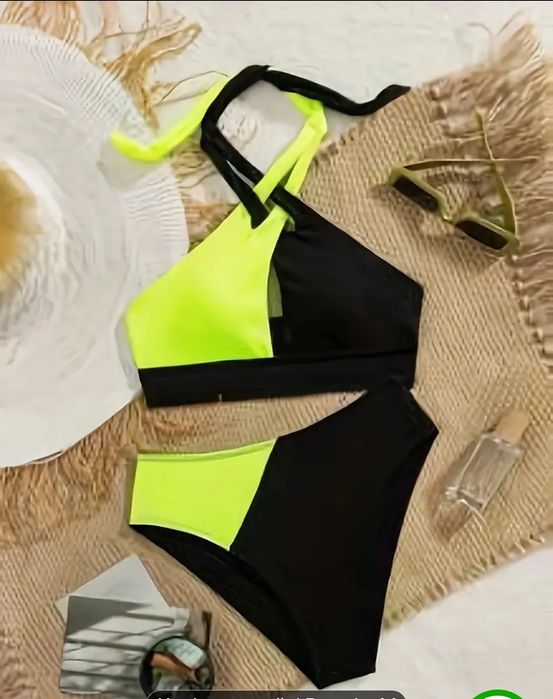 Яркий чёрно салатовый купальник