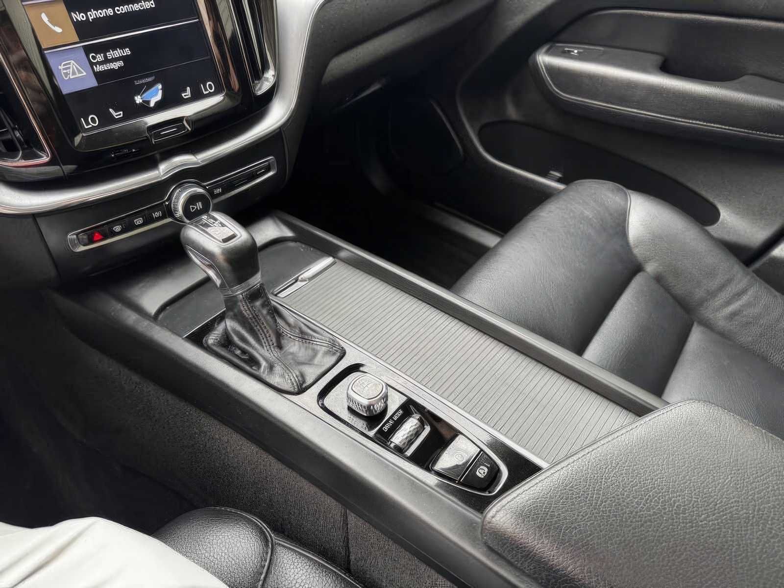 2020 Volvo XC60 T6 Momentum