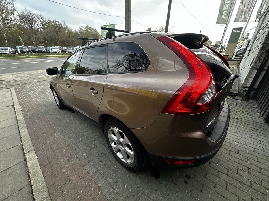 Volvo xc60 3200cm 2 z Kanady