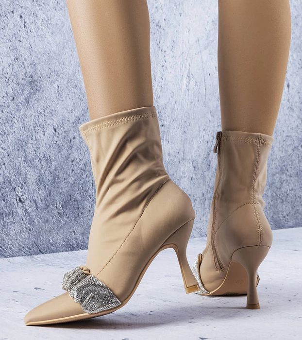 Beżowe botki zdobione cyrkoniami Caisse